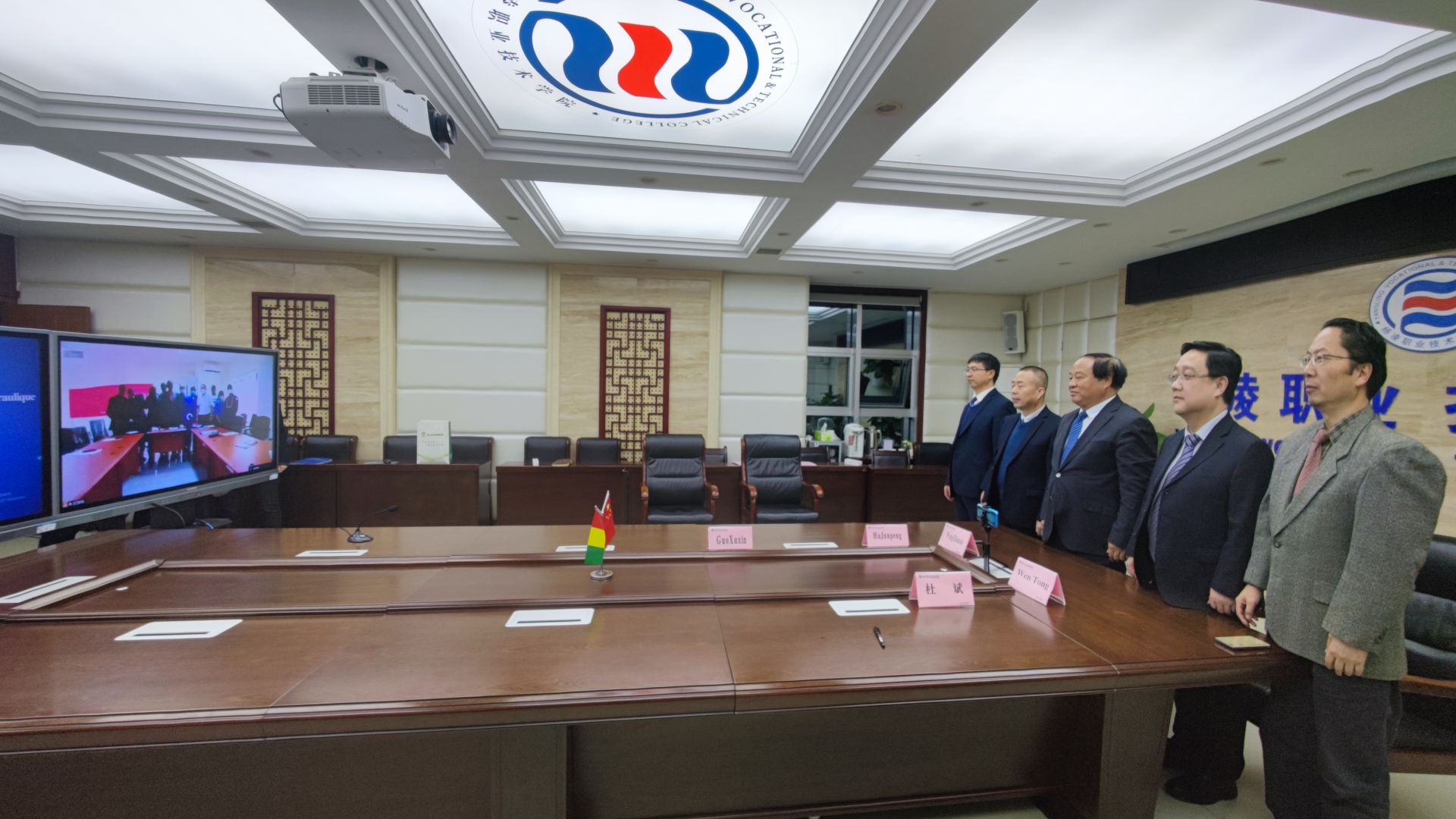 正在上传... 57f9c3caf5e8ca3c59fe344819dfe71c.jpeg