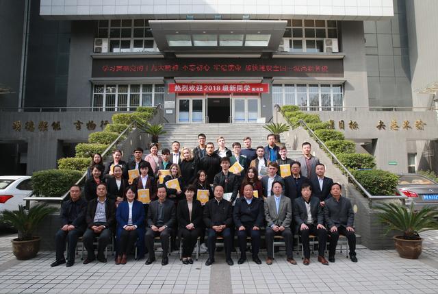 1540255193406021490.jpg C:UsershmDesktopl0208934364de49694ac2.jpg